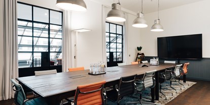 Coworking Spaces - Nordrhein-Westfalen - Großer Meetingroom - Ruby Carl Workspaces