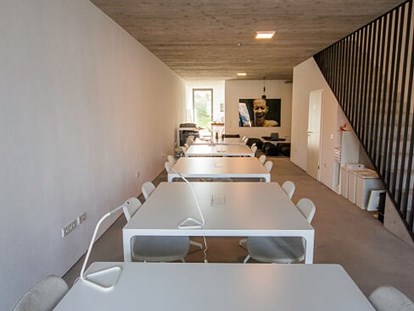 Coworking Spaces - Deutschland - CoWorking Open Space im EG
 - PLACES2BE I Coworking Space