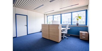 Coworking Spaces - Baden-Württemberg - Eines der Doppelbüros aus einer anderen Perspektive. - OfficeSpace Bischoff365