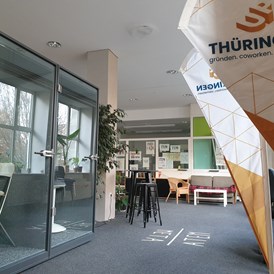 Coworking Space: Telefonkabinen für Viode-Konferenzen und Online-Meetings im Coworkingbereich Erdgeschoss - WerkBank Weimar