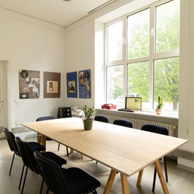 Coworking Space: Kleiner Seminarraum "Rampenvorraum" im EG, angrenzend an den Coworking Saal - WerkBank Weimar