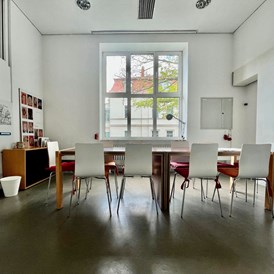 Coworking Space: Kleiner Seminarraum "Tresorvorraum" im EG, angrenzend an den Coworking Saal - WerkBank Weimar